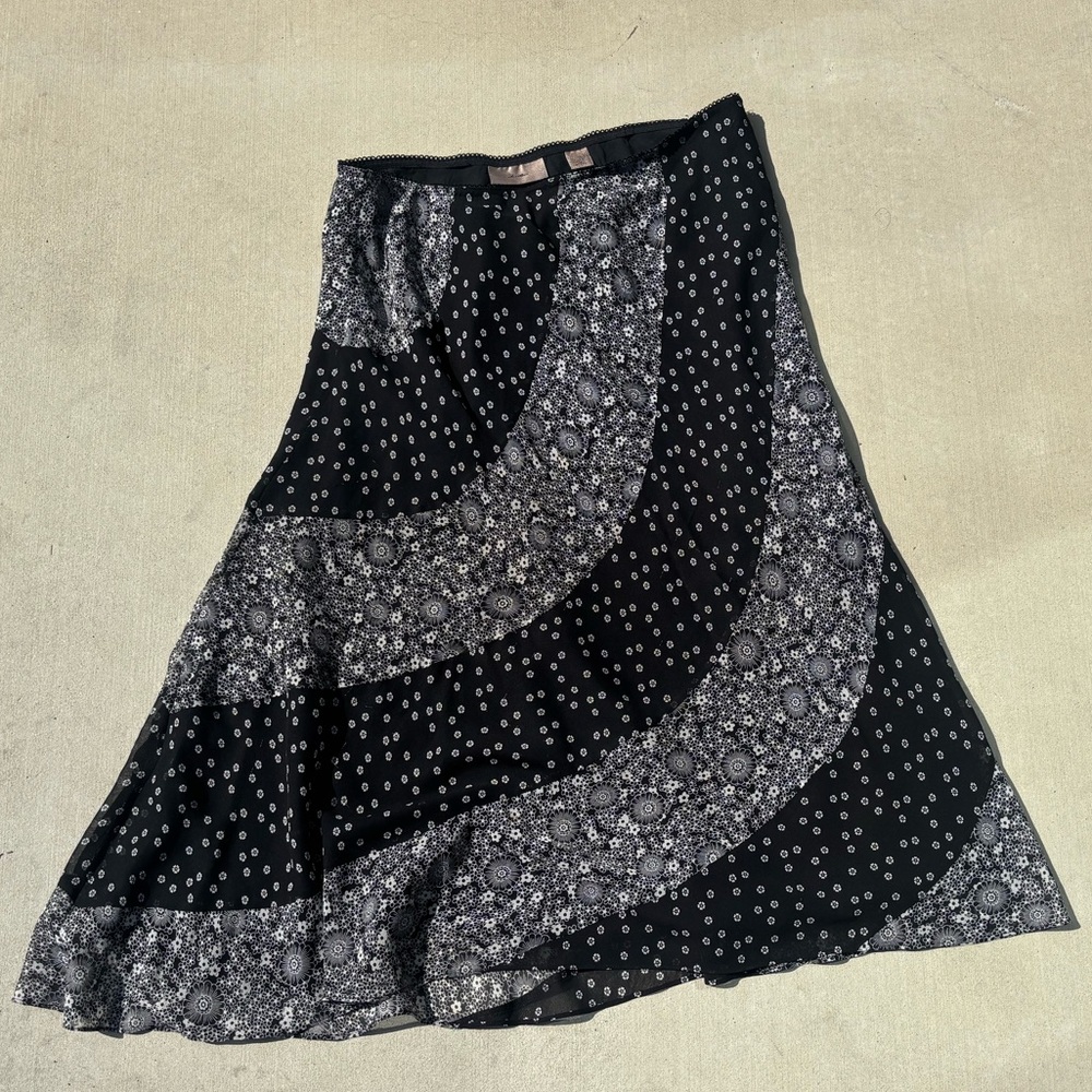 i.e. Black and White Floral Skirt Size M